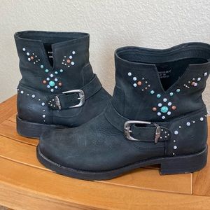 FRYE EUC Veronica bootie with stone accents | sz 8.5